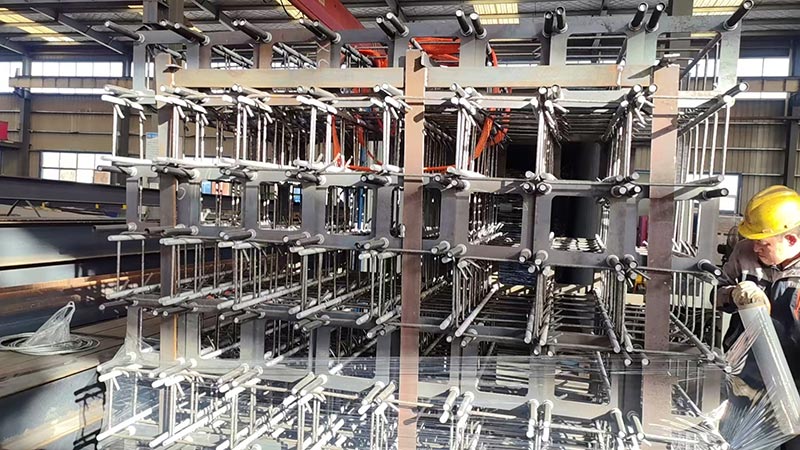 Qingdao Liweiyuan NZ కోళ్ల ఫారమ్ కోసం హై-స్ట్రెంగ్త్ యాంకర్ బోల్ట్‌లను అందిస్తుంది